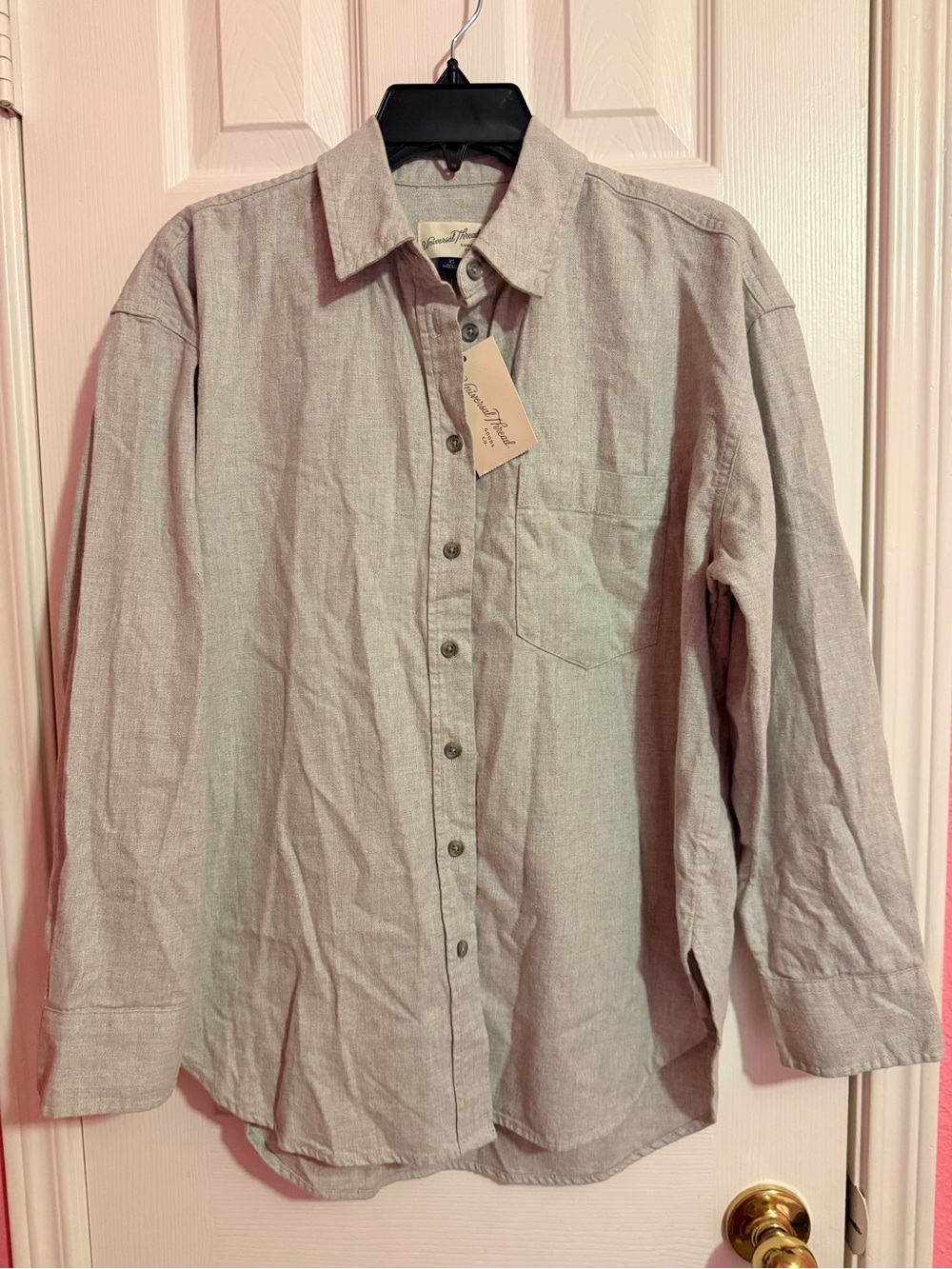 Universal Thread Men's Button-Down Shirt in Light Gray